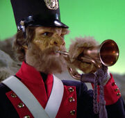 Alien with musket 4