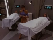 Patients et infirmière bajorane