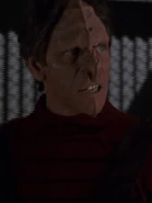 …und als nygeanischer Gefängniswärter