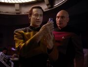 Picard und Data suchen nach einem Heilmittel