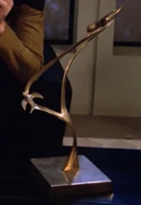 Angel I sculpture 2.jpg (11 kio) A sculpture with two birds on Angel I (TNG: "Angel One")