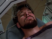 Pulaski stimuliert die Nerven von Riker