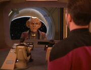 Riker benötigt Hilfe von Quark