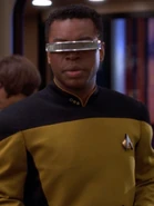 Hologramm von Geordi La Forge 2370.jpg (48 KB) …und als Hologramm der Maschinenraumqualifikation.