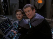 O'Brien meldet, dass sich eine Invasionsflotte des Dominions dem Alpha-Quadranten nähert