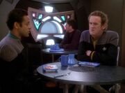 Bashir und O'Brien im Replimat.