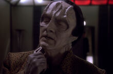 Garak administring Triptacederine, 2370.jpg