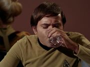 Chekov trinkt Wodka