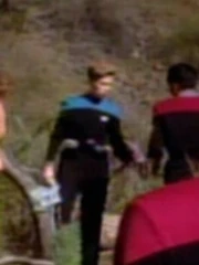 Besatzungsmitglied sammelt Vorräte (2371)