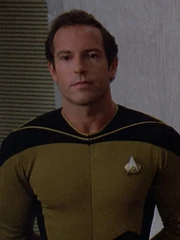 Peter Neptune als Crewman Aron