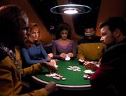 Riker spielt mit seinen Freunden Poker