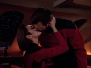 Riker und Ro küssen sich