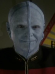 Ein bolianischer Admiral der Sternenflotte (2372)