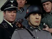 Kirk und Spock in Naziuniformen