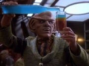 Quark pouring a modela aperitif