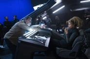 Jonathan Frakes y Michelle Hurd en el set de rodaje del episodio Absolute Candor