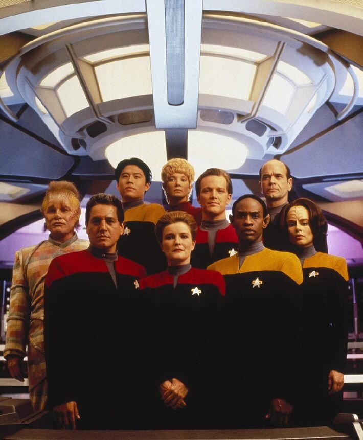 VOY-Crew mit Kes.jpg