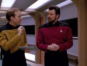 Barclay verwirrt mit seinem Wissen Riker