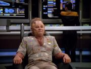 Neelix auf dem Stuhl des Captains