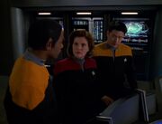 Kim und Tuvok melden Janeway, dass Chakotays Shuttle vermisst wird