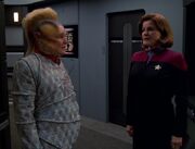 Janeway fragt Neelix nach seinen Absichten