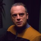 Brad Dourif est Lon Suder (3 épisodes)