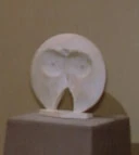 Guest quarters sculpture, 2364.jpg (2 kio) A sculpture in the guest quarters (TNG: "Heart of Glory")