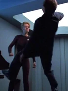 Kovin wird von Seven of Nine niedergeschlagen.jpg (62 KB) Chester E. Tripp III. als Double für Michael Horton