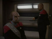 Sisko weist Worf zurecht