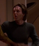 Chuck Borden, Liaisons.jpg (110 kB) Doble de Michael Harris TNG: "Liaisons" (no acreditado)