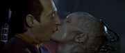 Data kissing the Borg Queen