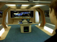 Eine Tisch-Konsole im Maschinenraum der USS Enterprise (NCC-1701-D). Die Mitarbeiter nennen sie Billiardtisch.