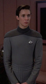 Wesley Crusher in seiner Uniform 2365
