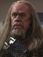 Derselbe Klingone nach der Umwandlung durch den Virus