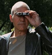 Picard, binoculars