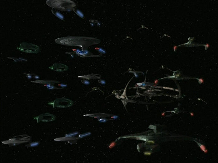 Die Flotte der Föderation, der Klingonen und der Romulaner fliegen ins Gefecht