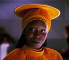 Guinan, 2366.jpg (912 kio) Whoopi Goldberg est Guinan (29 episodes)