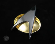 QMX TNG Combadge.jpg (35 KB) Star Trek: The Next Generation badge
