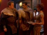 Bashir und O'Brien in irischer Kleidung aus der Zeit der Wikinger.jpg (35 KB) O'Brien und Bashir bereiten sich darauf vor die Wikinger zu bekämpfen