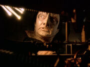 Garak hat einen klaustrophobischen Anfall.