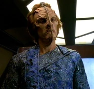 Tak Tak consul.jpg (25 KB) Tak Tak Consul VOY: "Macrocosm"