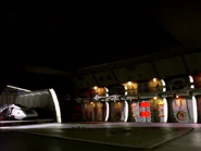 Shuttle-Hebebühne von DS9 eingefahren.jpg (70 KB) Die, im Vordergrund befindliche, Landeplattform…