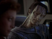 Dukat glaubt Bajoraner müssten Cardassianern dankbar sein