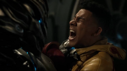 Savitar breaks Wally's leg