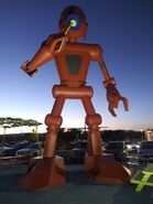 The robot sculpture in the parking lot at dusk[24]