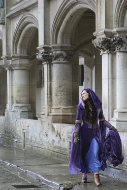 merlin morgana elbiseler