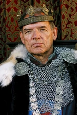 Kings wear chain mail