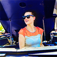 Katie McGrath Comic Con 2012-4