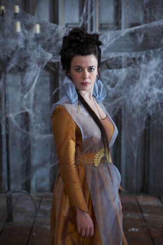 Merlin S1 Eve Myles 002