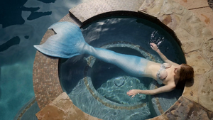 Daphne in Hottub.png